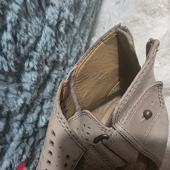 Earth shoes Virgo laser cut leather heels sandals Beige Size 8 - Picture 5 of 5